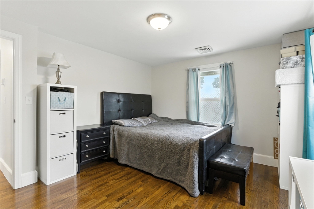 3 bed, 2 bath apartment for rent at 8 Earnshaw St, West Roxbury — photo 17 of 36