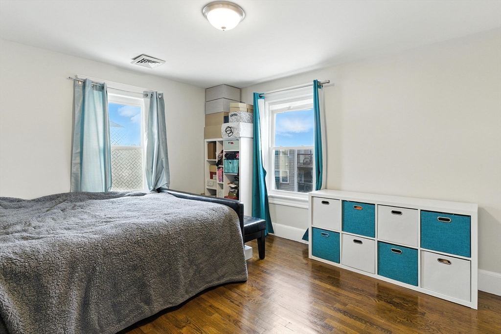 3 bed, 2 bath apartment for rent at 8 Earnshaw St, West Roxbury — photo 16 of 36