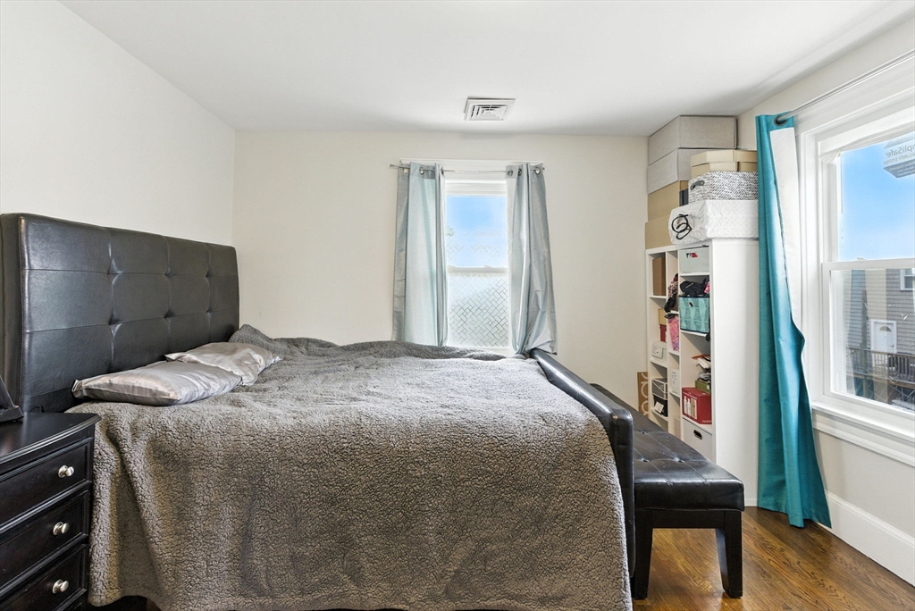 3 bed, 2 bath apartment for rent at 8 Earnshaw St, West Roxbury — photo 20 of 36