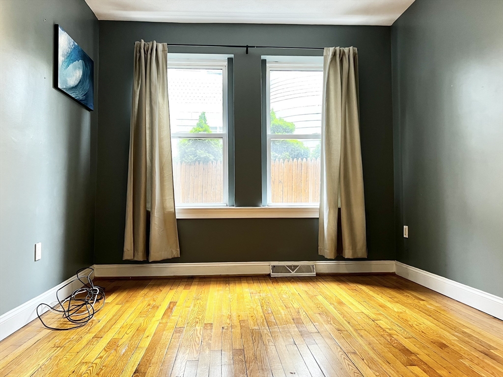 3 bed, 1 bath apartment for rent at 8 Edwin St Unit 1, Dorchester — photo 6 of 11