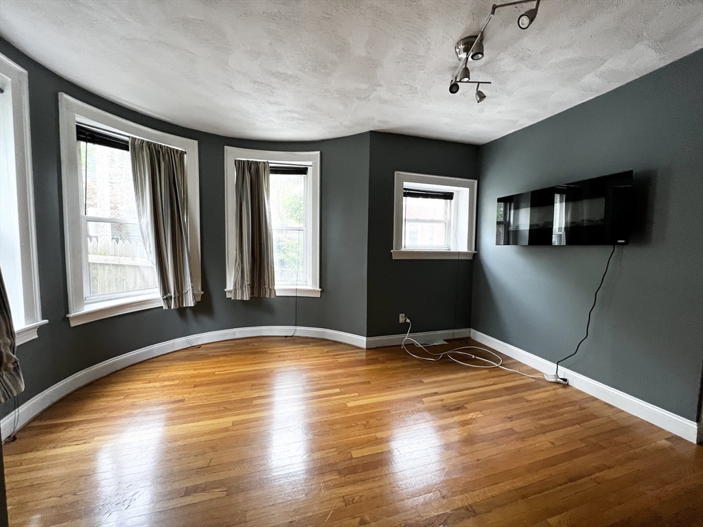 3 bed, 1 bath apartment for rent at 8 Edwin St Unit 1, Dorchester — photo 9 of 11