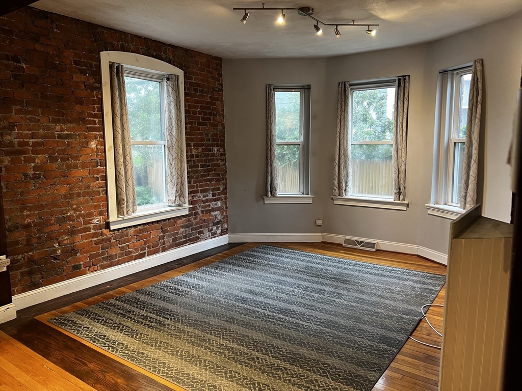 3 bed, 1 bath apartment for rent at 8 Edwin St Unit 1, Dorchester — photo 3 of 11