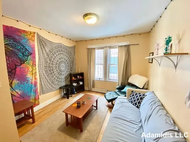 3 bed, 2 bath apartment for rent at 8 Eldora St Unit 1, Mission Hill — photo 6 of 7