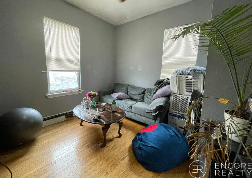 3 bed, 2 bath apartment for rent at 8 Eldora St Unit 3, Mission Hill — photo 3 of 4