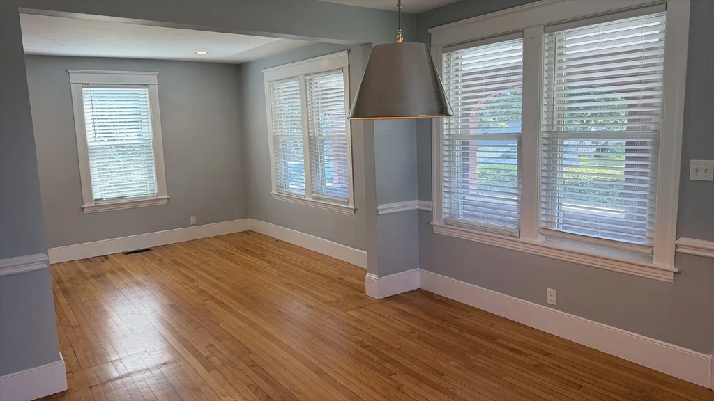 2 bed, 1 bath apartment for rent at 8 Elton St Unit 1, Worcester — photo 6 of 26