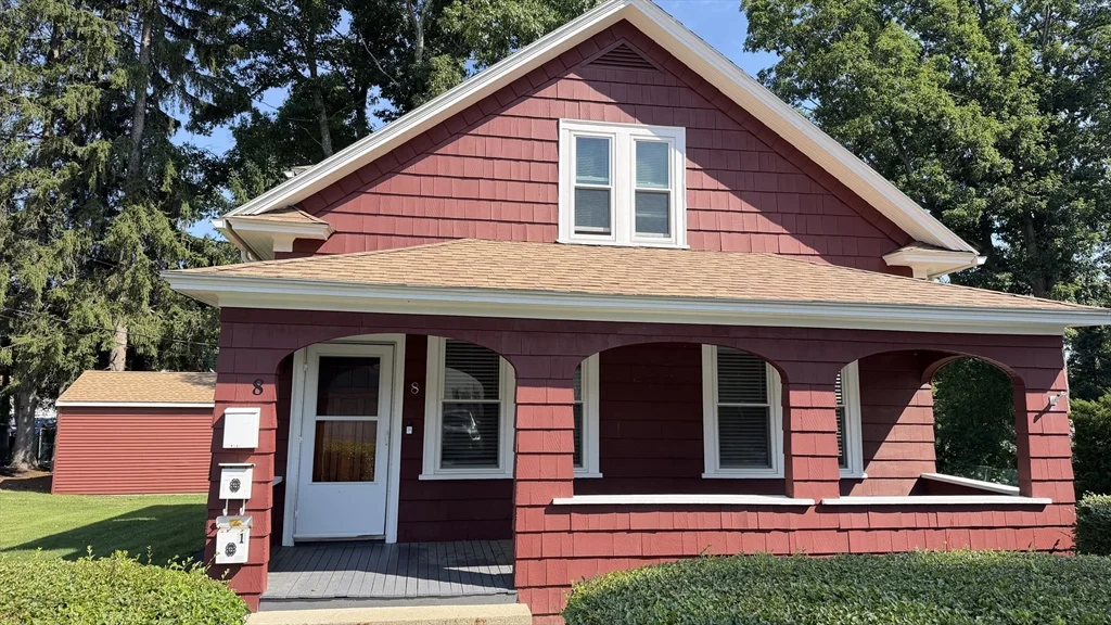 2 bed, 1 bath apartment for rent at 8 Elton St Unit 1, Worcester — photo 3 of 26