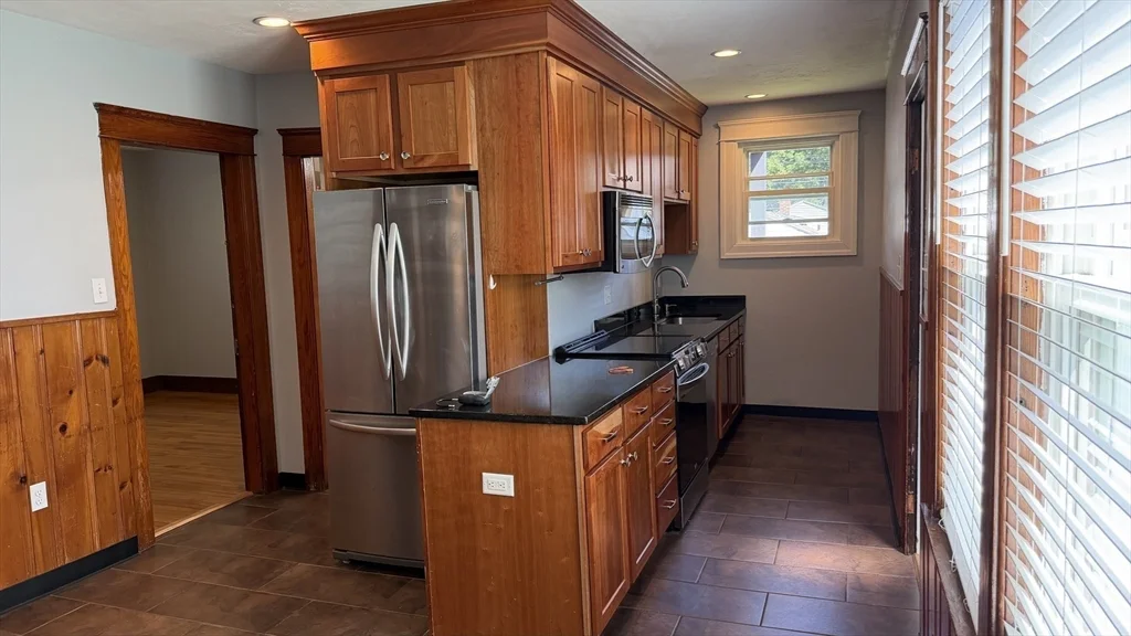 2 bed, 1 bath apartment for rent at 8 Elton St Unit 1, Worcester — photo 17 of 26