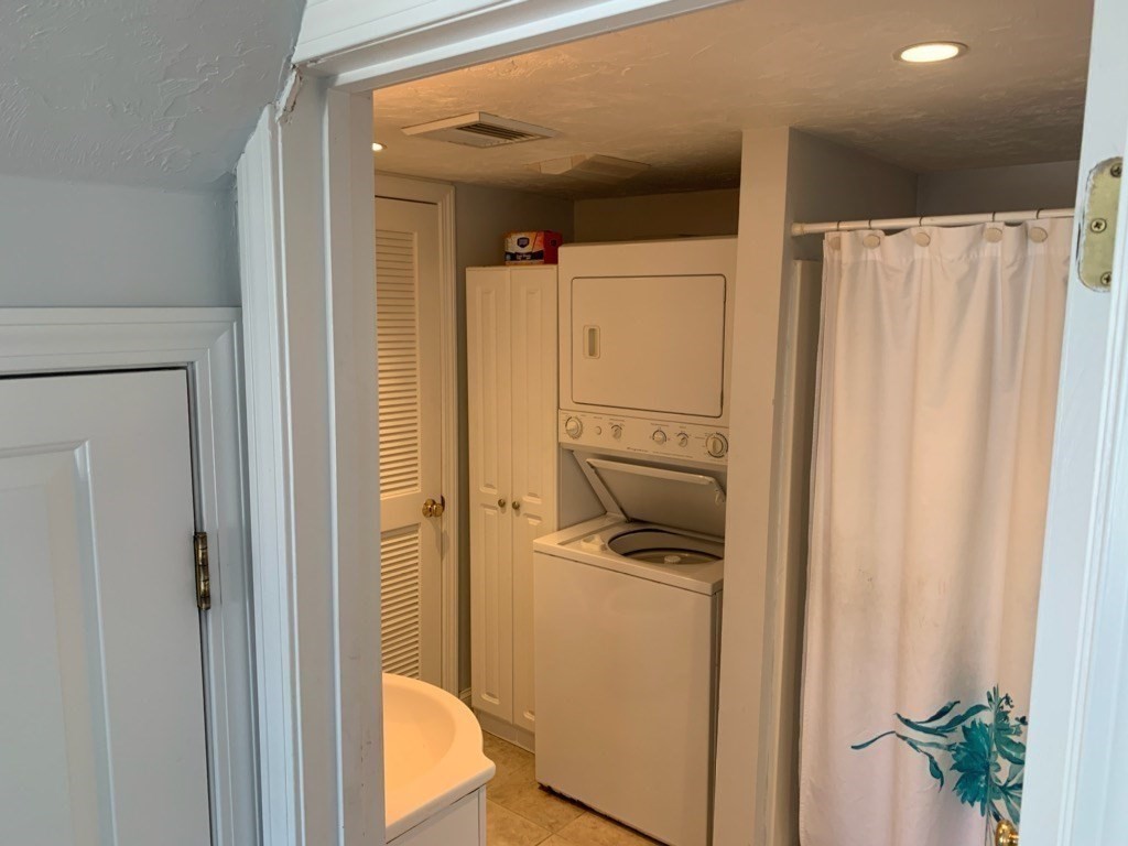 3 bed, 2 bath apartment for rent at 8 Emerson St (Winter Rental), Humarock — photo 6 of 22