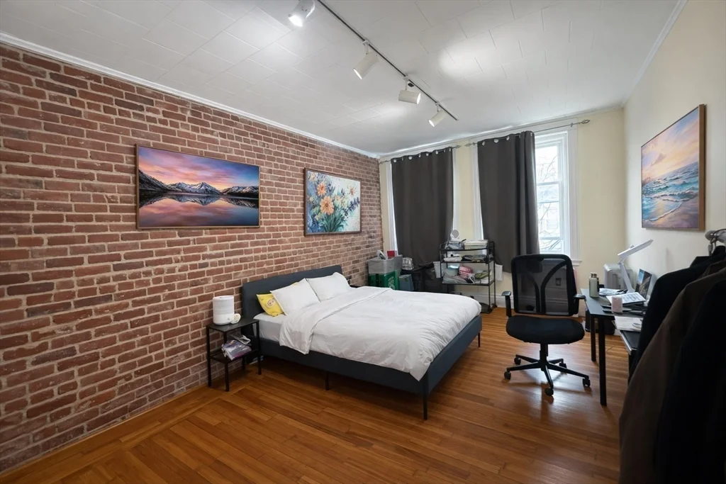 2 bed, 1 bath apartment for rent at 8 Euston St Unit 5, Brookline — photo 3 of 10