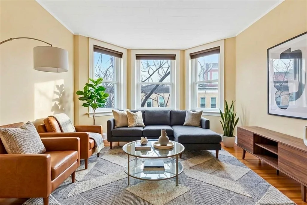 2 bed, 1 bath apartment for rent at 8 Euston St Unit 5, Brookline