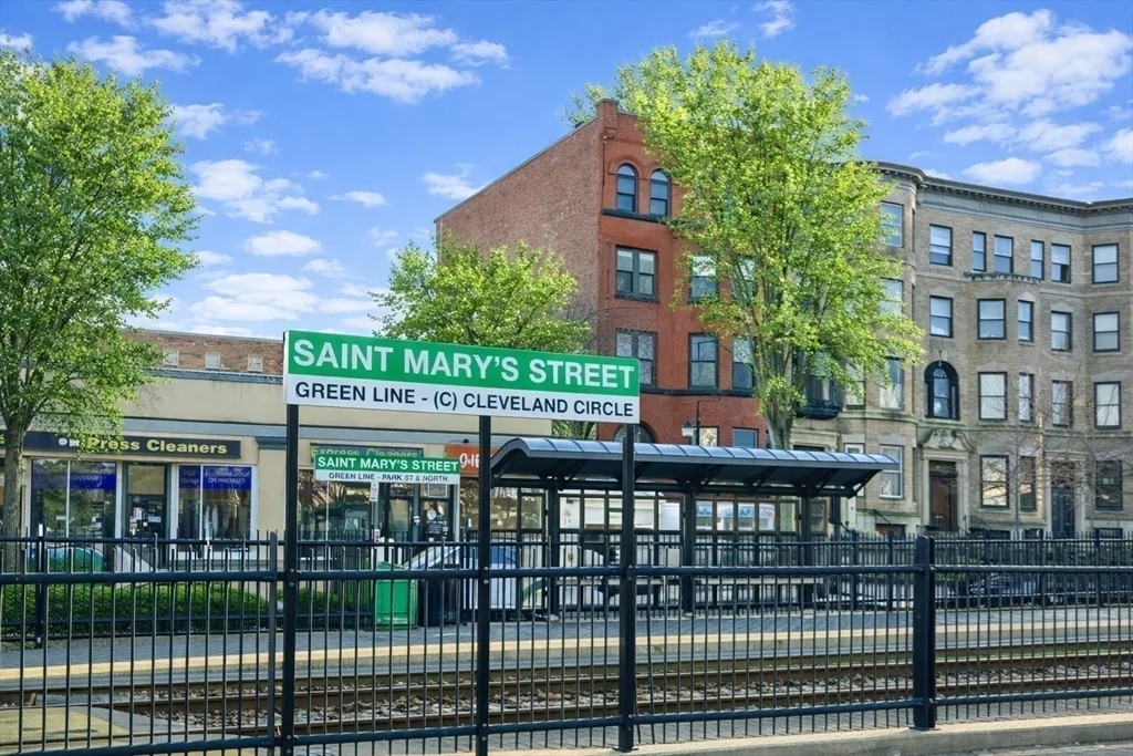 2 bed, 1 bath apartment for rent at 8 Euston St Unit 5, Brookline — photo 9 of 10