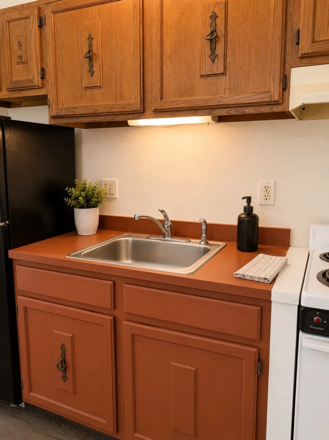 Studio bed, 1 bath apartment for rent at 8 Exchange Ct Unit 2, Waltham — photo 2 of 8