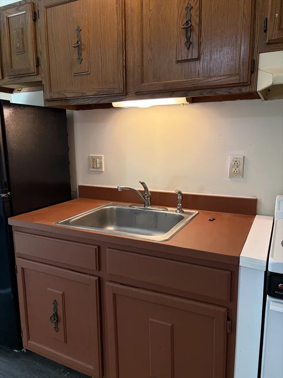 Studio bed, 1 bath apartment for rent at 8 Exchange Ct Unit 2, Waltham — photo 2 of 8