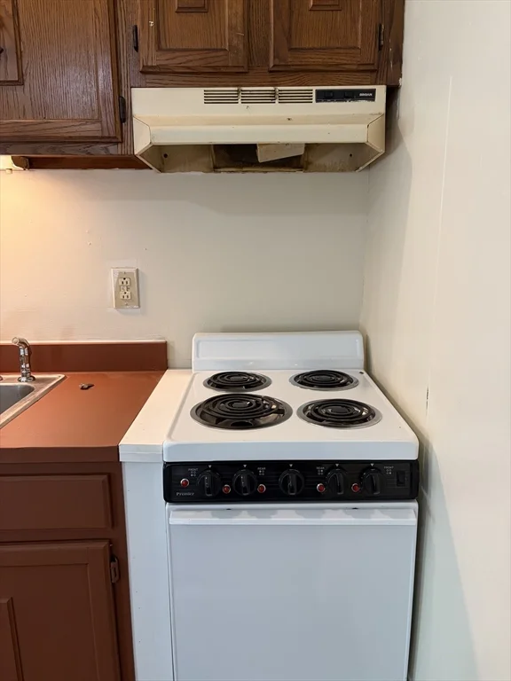Studio bed, 1 bath apartment for rent at 8 Exchange Ct Unit 2, Waltham — photo 3 of 8
