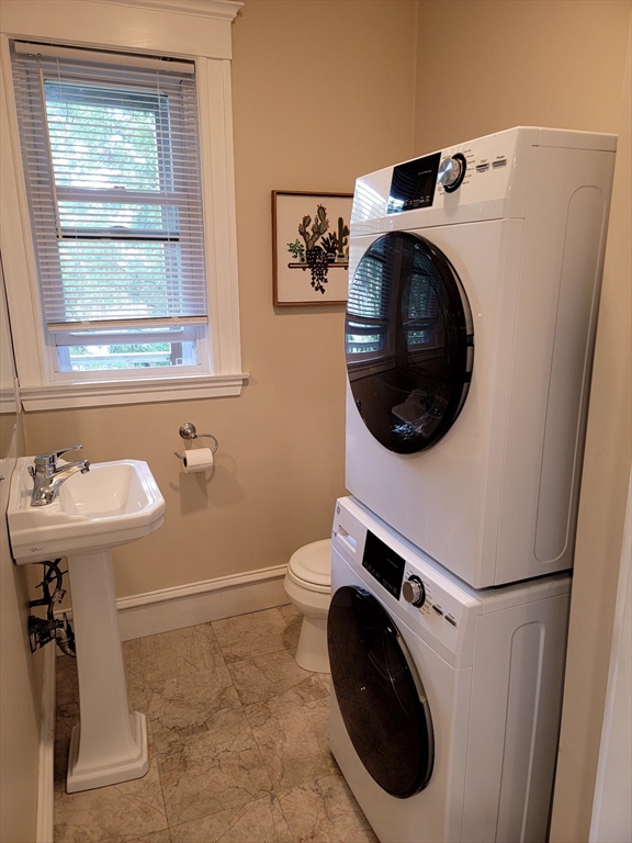 2 bed, 1 bath apartment for rent at 8 Fianwood Circle Unit 2, Inman Square — photo 10 of 12