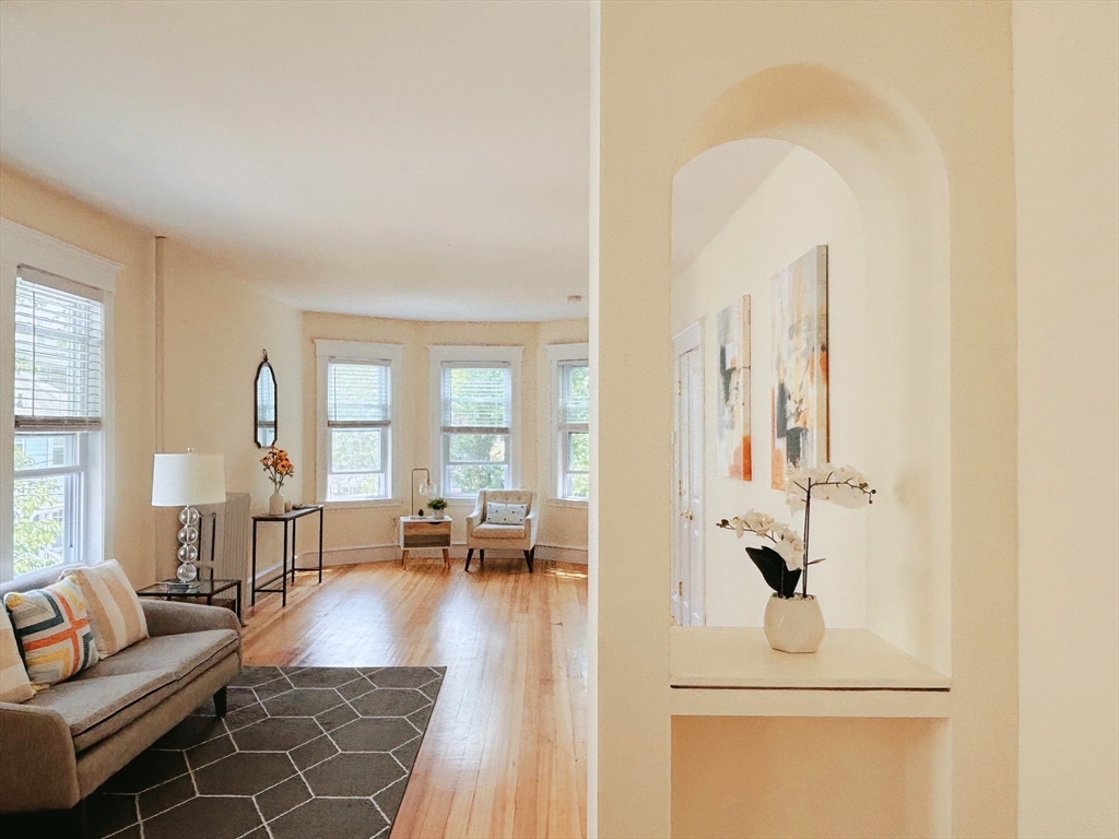 2 bed, 1 bath apartment for rent at 8 Fianwood Circle Unit 2, Inman Square — photo 3 of 12