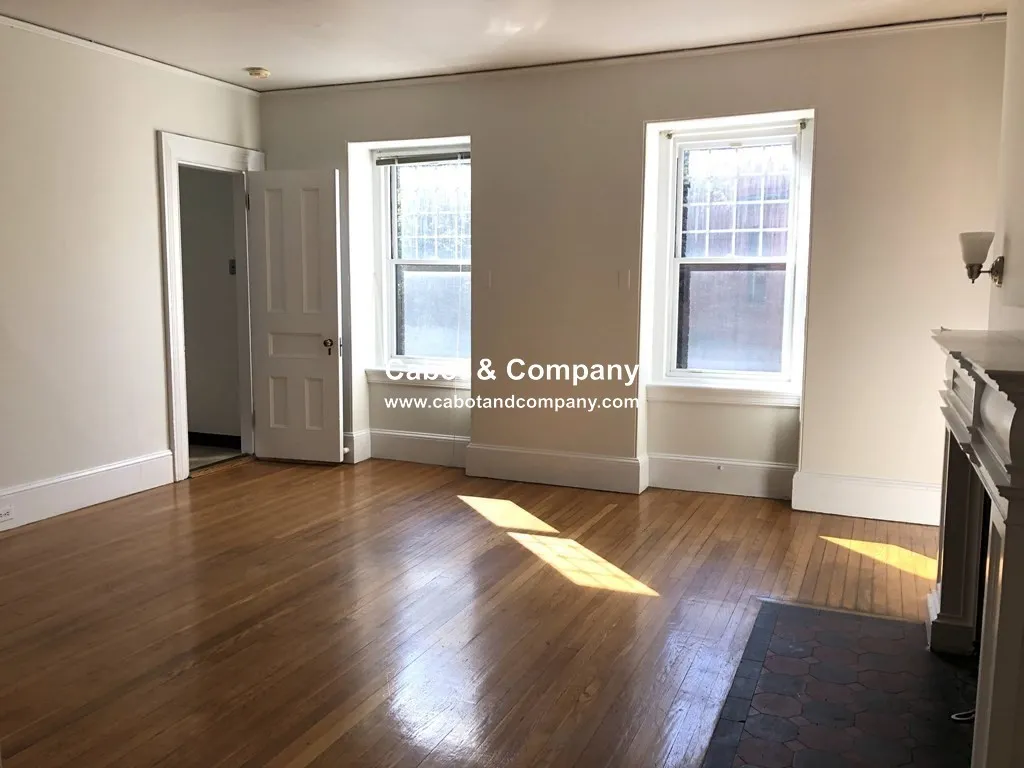 3 bed, 1 bath apartment for rent at 8 Fairfield St Unit 3, Back Bay — photo 2 of 9