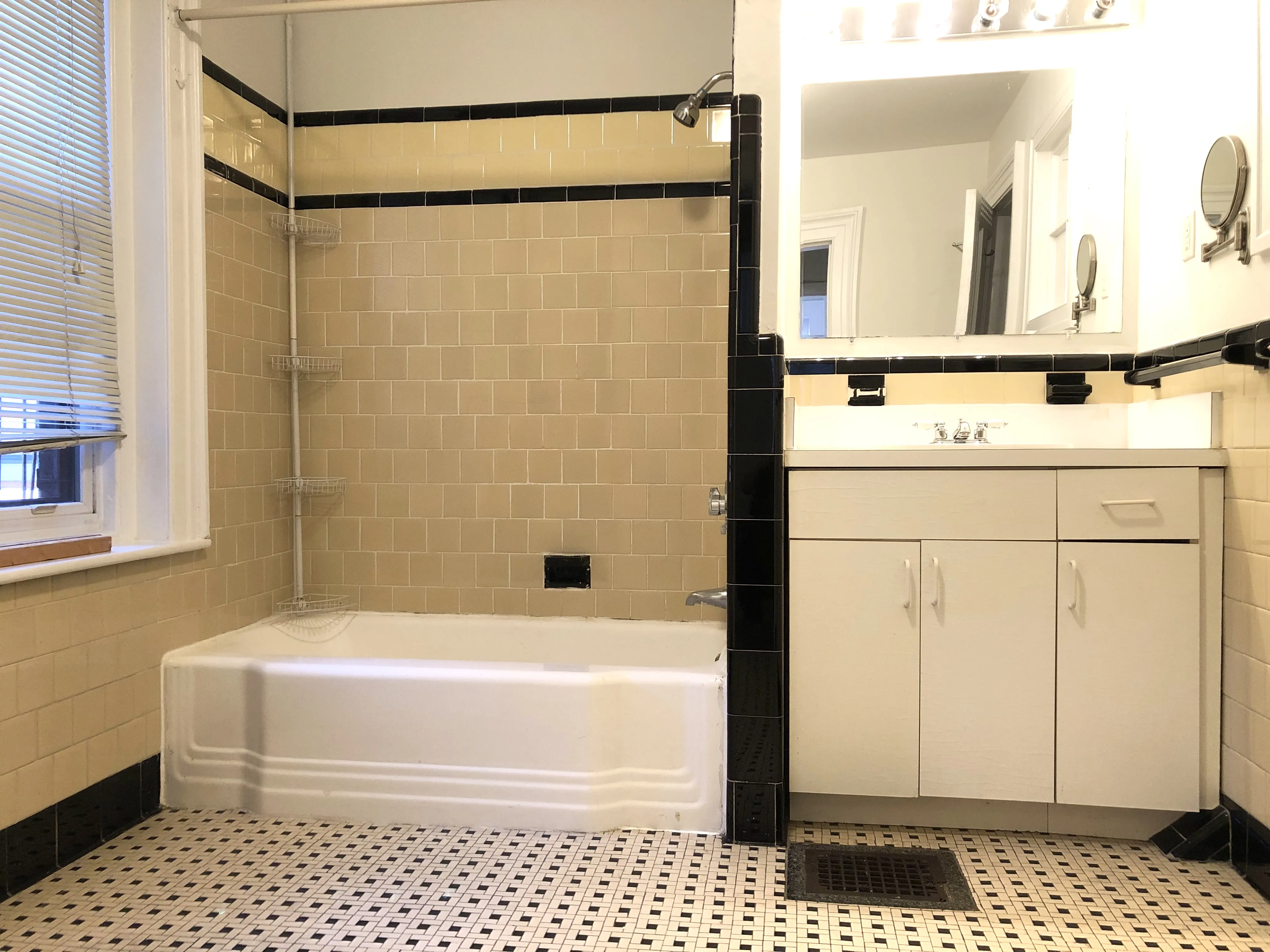 3 bed, 1 bath apartment for rent at 8 Fairfield St Unit 3A, Back Bay — photo 4 of 19