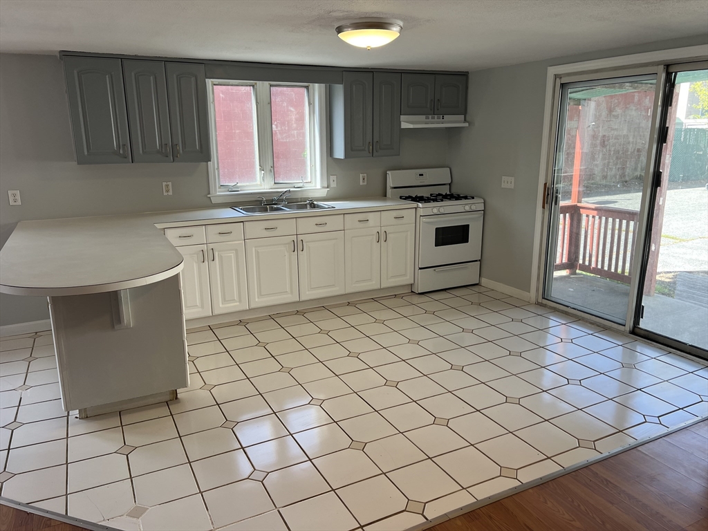2 bed, 1 bath apartment for rent at 8 Federal St Unit 1 Rear, Warren — photo 1 of 9