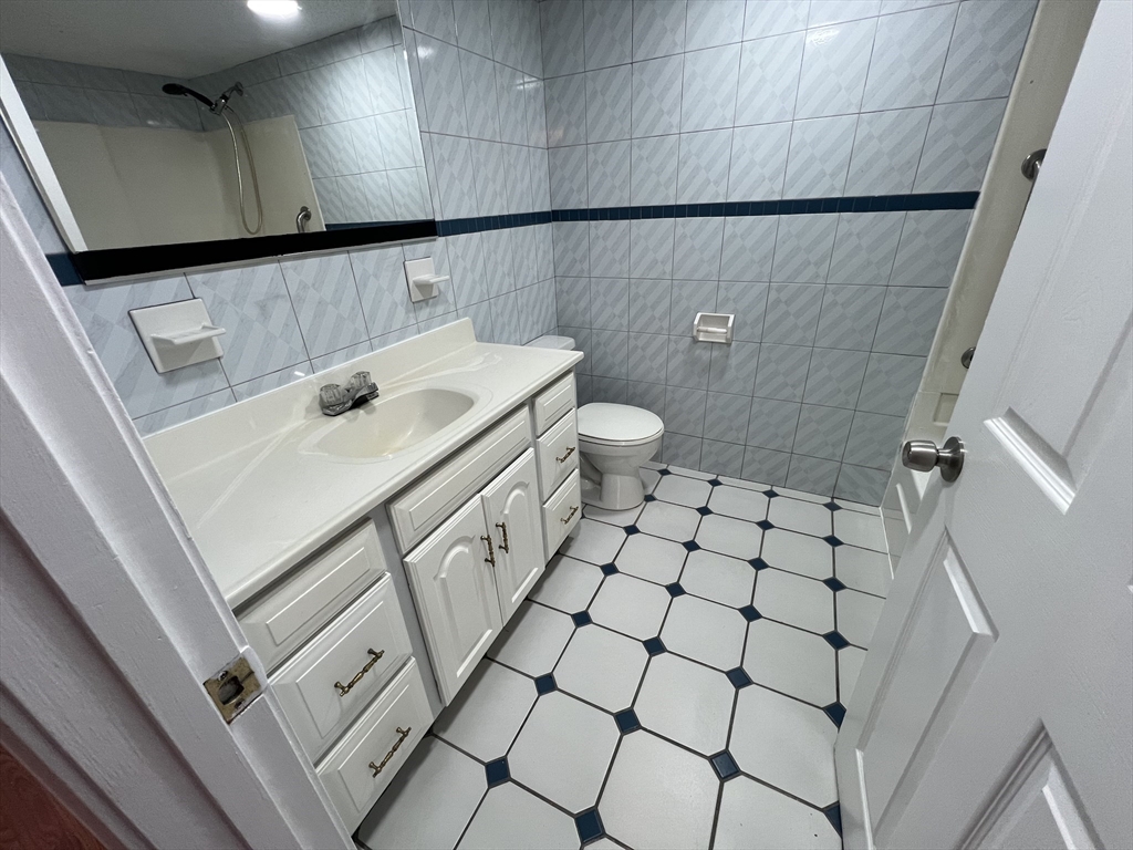 2 bed, 1 bath apartment for rent at 8 Federal St Unit 1 Rear, Warren — photo 3 of 9