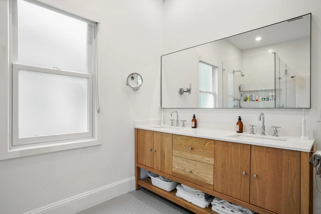 3 bed, 2 bath apartment for rent at 8 Florence St Unit 0, Cambridgeport — photo 13 of 25