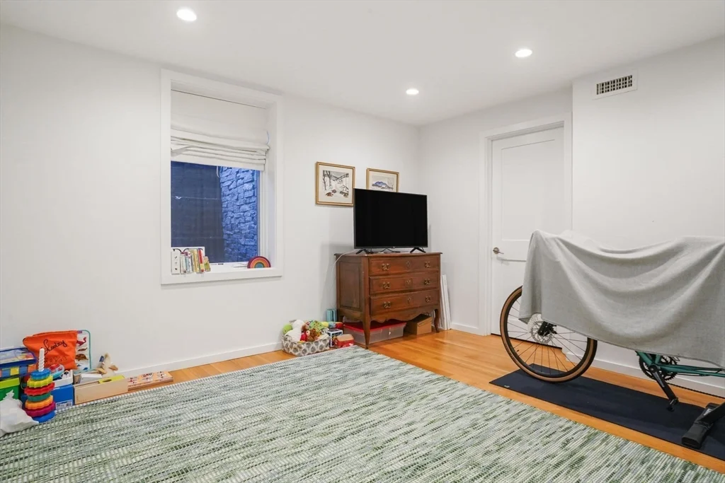 3 bed, 2 bath apartment for rent at 8 Florence St Unit 0, Cambridgeport — photo 18 of 25