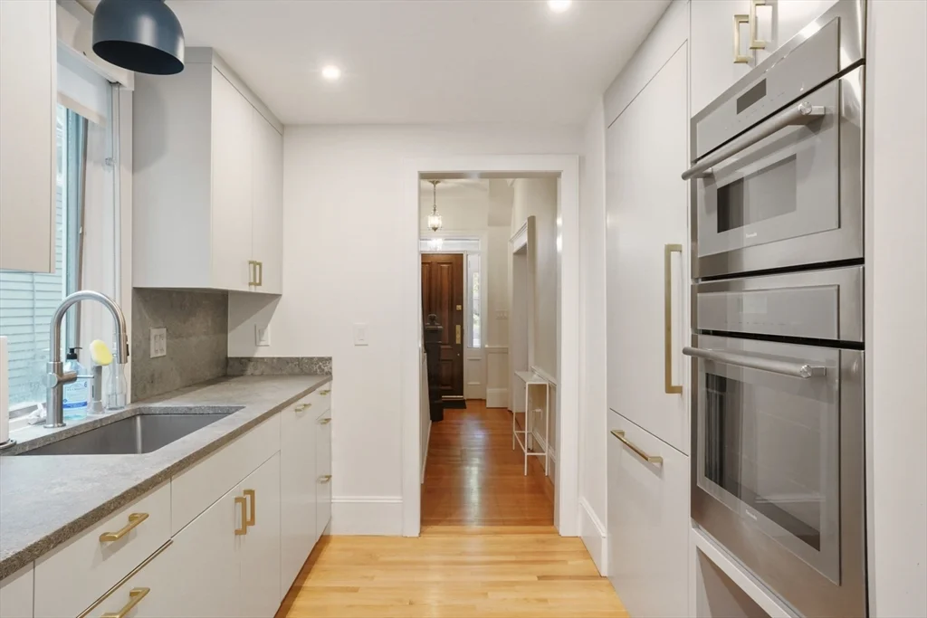 3 bed, 2 bath apartment for rent at 8 Florence St Unit 0, Cambridgeport — photo 3 of 25