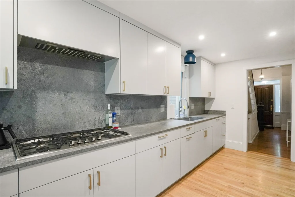 3 bed, 2 bath apartment for rent at 8 Florence St Unit 0, Cambridgeport — photo 2 of 25
