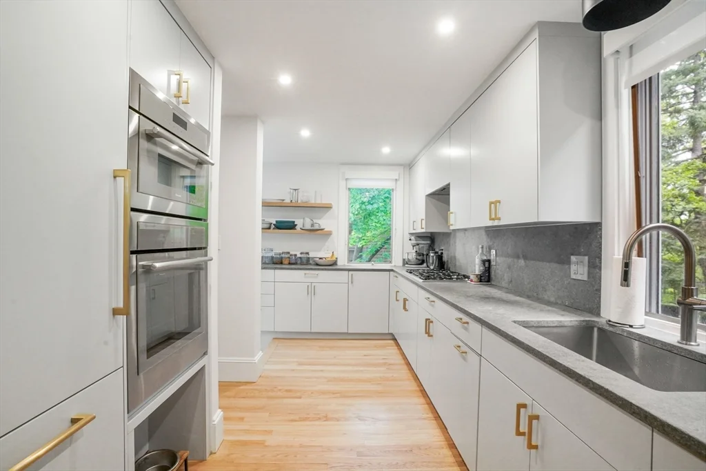 3 bed, 2 bath apartment for rent at 8 Florence St Unit 0, Cambridgeport — photo 4 of 25