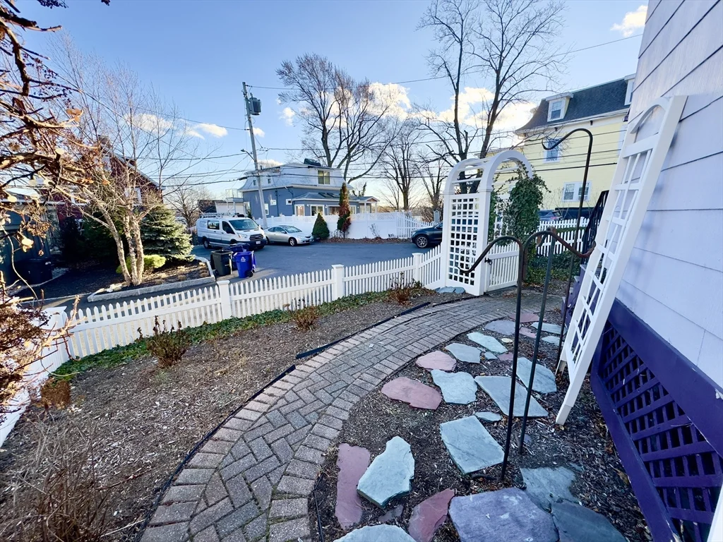3 bed, 2 bath apartment for rent at 8 Fox Point, Dorchester — photo 12 of 39