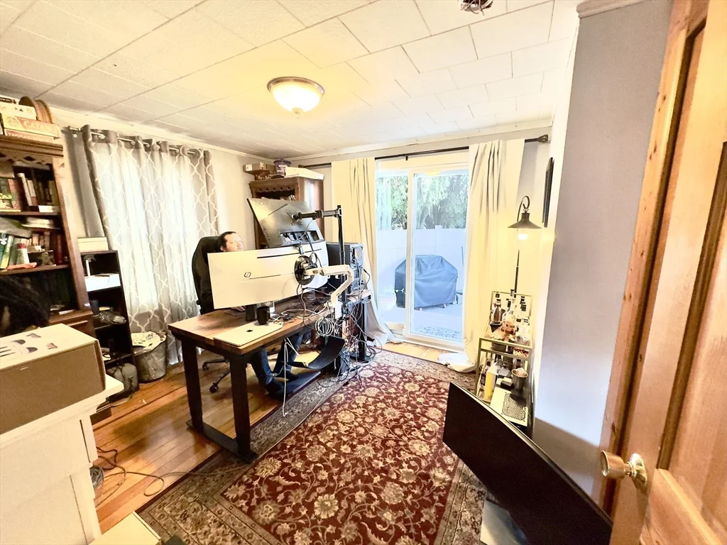 3 bed, 2 bath apartment for rent at 8 Fox Point, Dorchester — photo 16 of 39