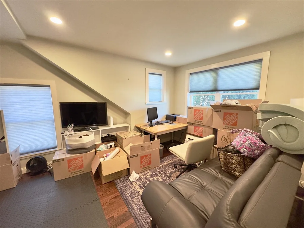 3 bed, 2 bath apartment for rent at 8 Fox Point, Dorchester — photo 30 of 39