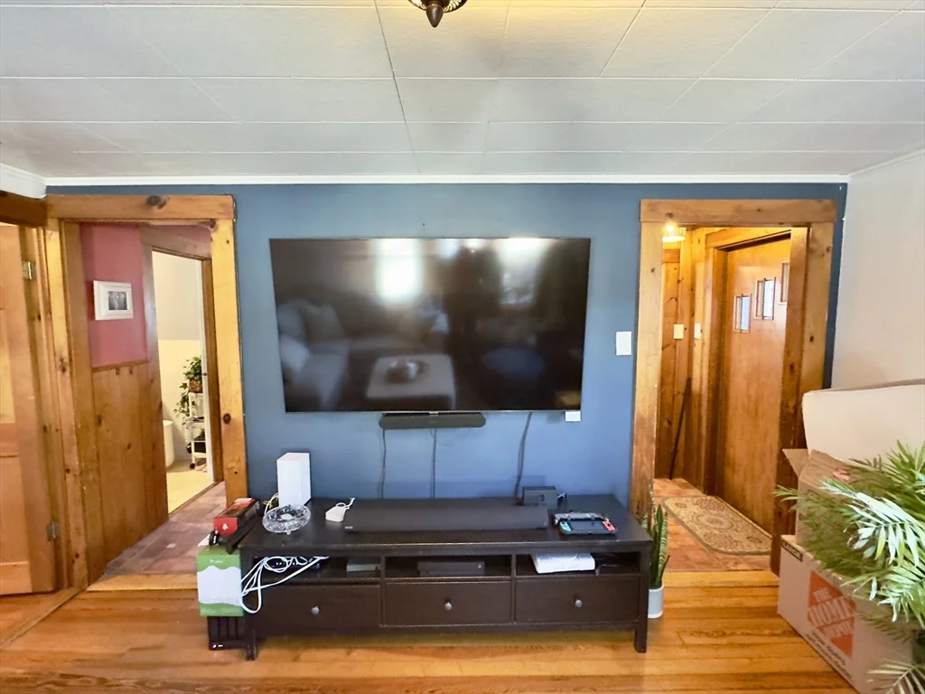 3 bed, 2 bath apartment for rent at 8 Fox Point, Dorchester — photo 7 of 39