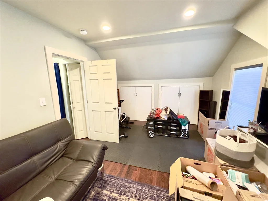 3 bed, 2 bath apartment for rent at 8 Fox Point, Dorchester — photo 35 of 39
