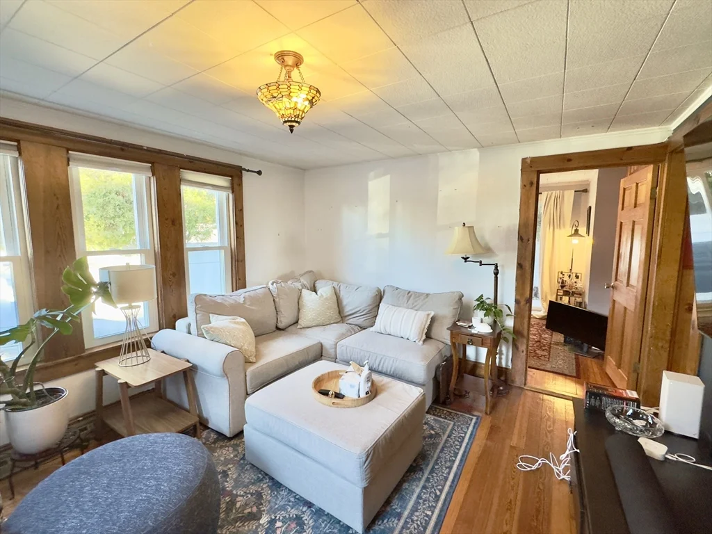 3 bed, 2 bath apartment for rent at 8 Fox Point, Dorchester — photo 6 of 39