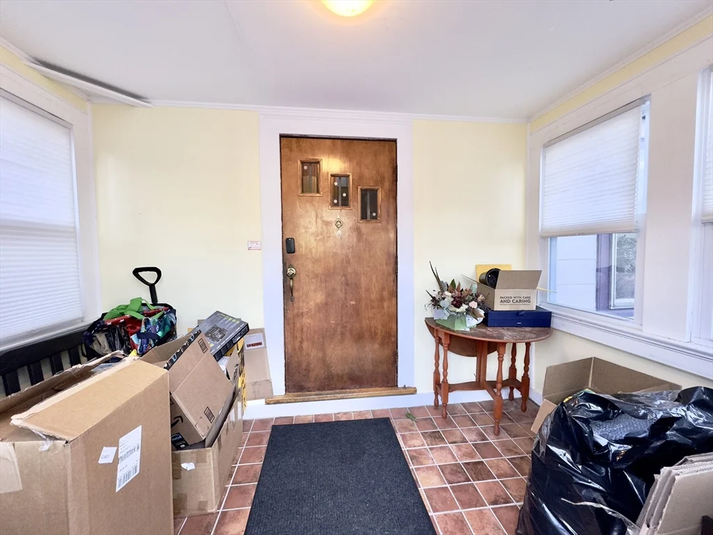 3 bed, 2 bath apartment for rent at 8 Fox Point, Dorchester — photo 4 of 39