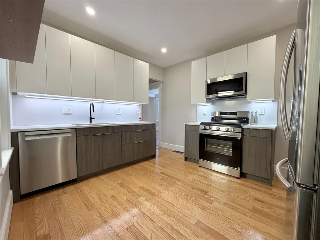 2 bed, 1 bath apartment for rent at 8 Fox St Unit 1, Dorchester — photo 5 of 17