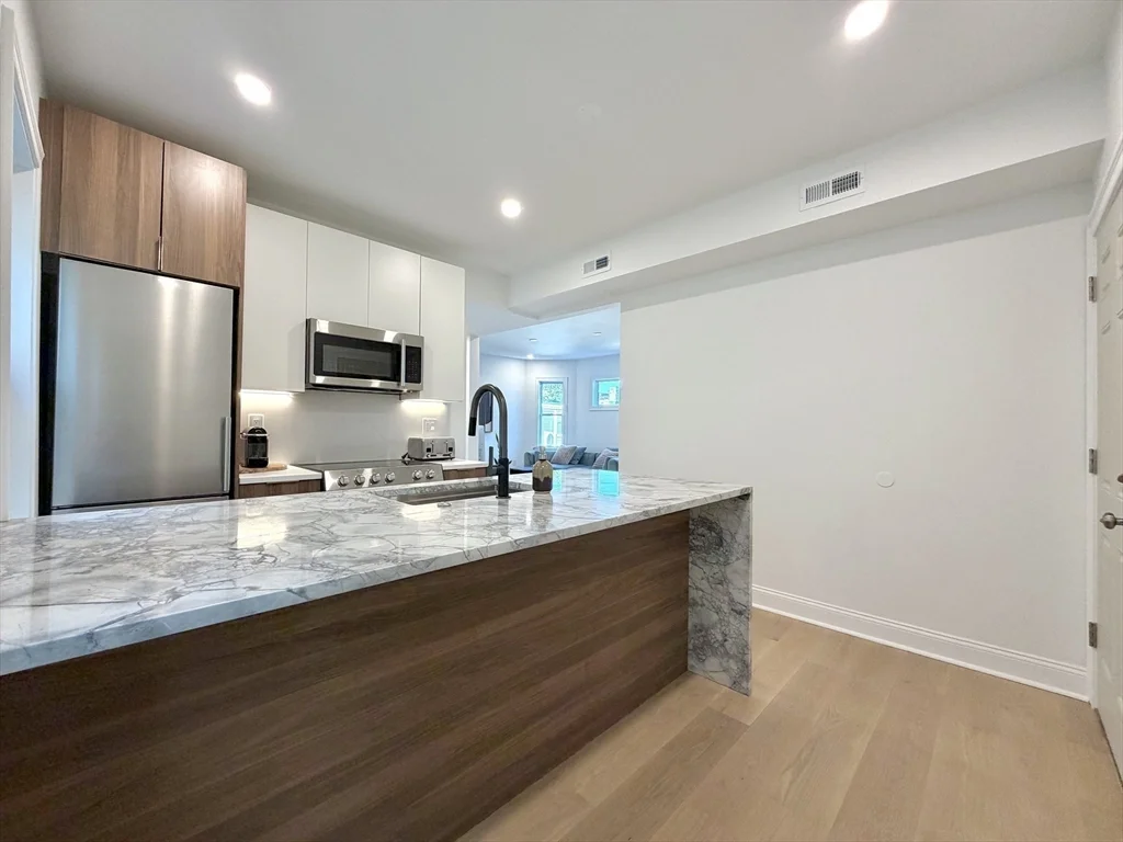 2 bed, 1 bath apartment for rent at 8 Fox St Unit 2, Dorchester — photo 6 of 18