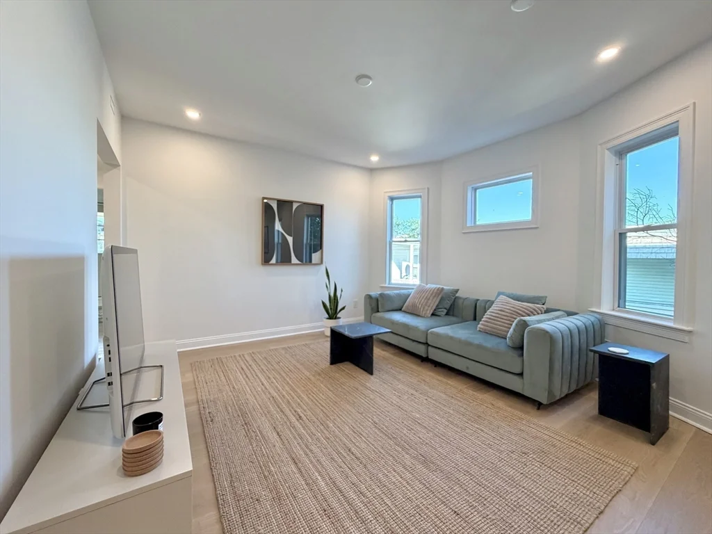 2 bed, 1 bath apartment for rent at 8 Fox St Unit 2, Dorchester — photo 3 of 18