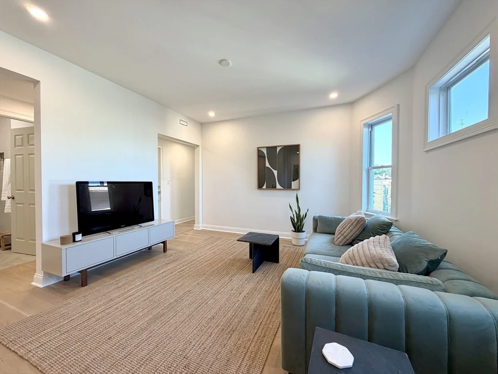 2 bed, 1 bath apartment for rent at 8 Fox St Unit 2, Dorchester — photo 4 of 18