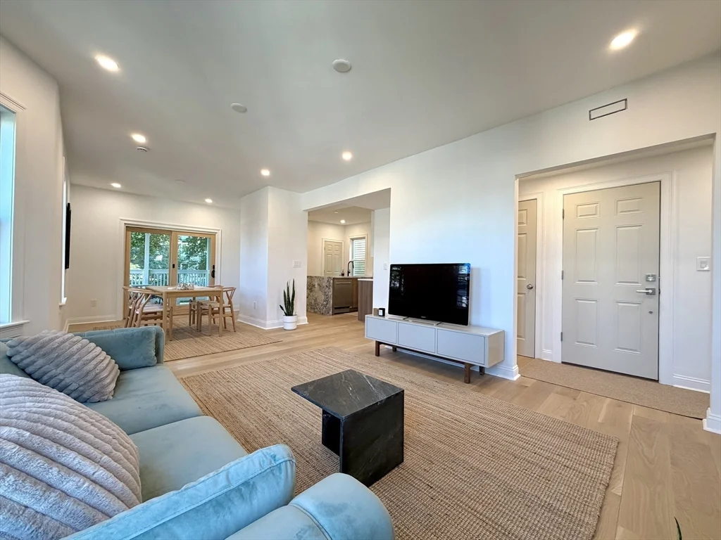 2 bed, 1 bath apartment for rent at 8 Fox St Unit 2, Dorchester
