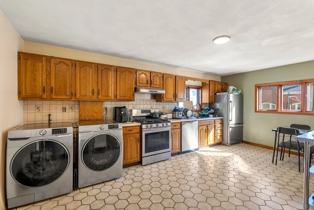 4 bed, 2 bath apartment for rent at 8 Franklin St Unit 2, East Somerville — photo 5 of 19
