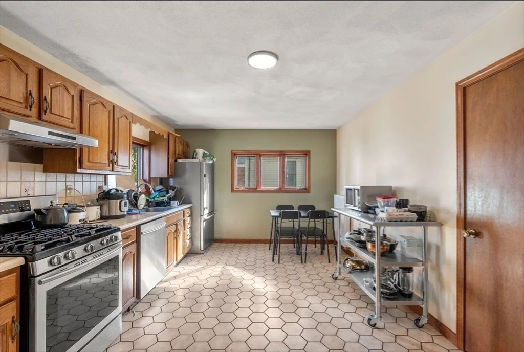 4 bed, 2 bath apartment for rent at 8 Franklin St Unit 2, East Somerville — photo 4 of 19