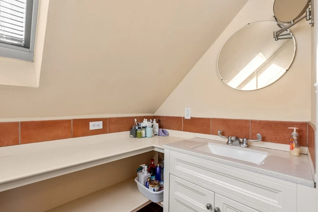 4 bed, 2 bath apartment for rent at 8 Franklin St Unit 2, East Somerville — photo 17 of 19