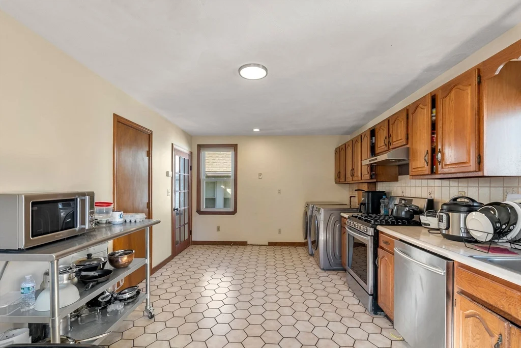 4 bed, 2 bath apartment for rent at 8 Franklin St Unit 2, East Somerville — photo 7 of 19