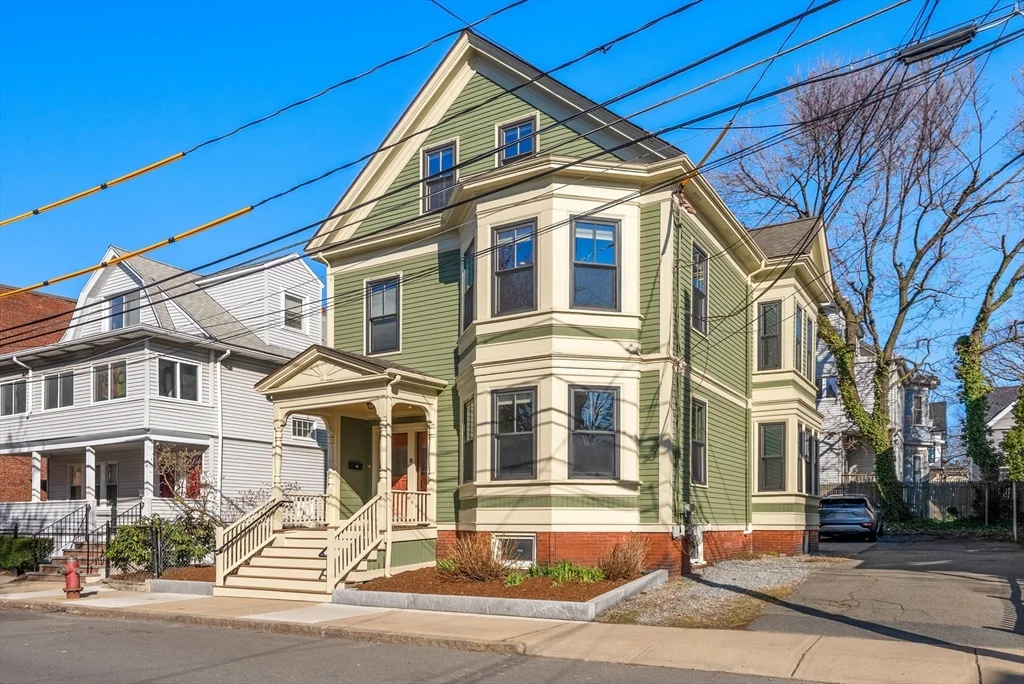 4 bed, 2 bath apartment for rent at 8 Franklin St Unit 2, East Somerville — photo 1 of 19