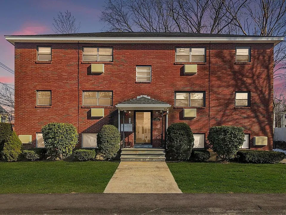 2 bed, 1 bath apartment for rent at 8 Friend St Unit 2, South Side — photo 9 of 9