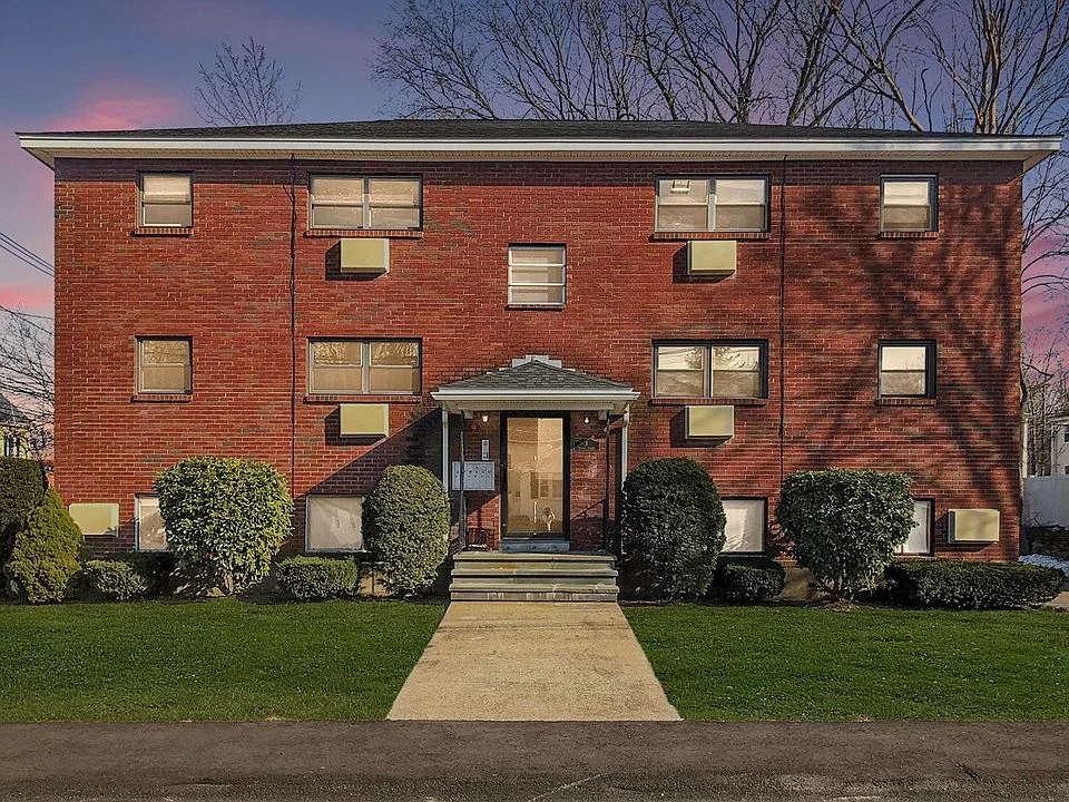 2 bed, 1 bath apartment for rent at 8 Friend St Unit 4, South Side — photo 9 of 9