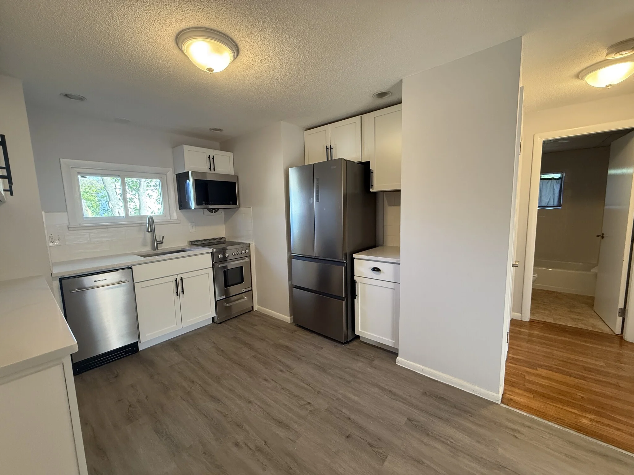 2 bed, 1 bath apartment for rent at 8 Friend St Unit 4, South Side — photo 2 of 9