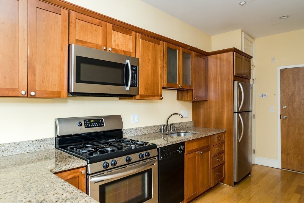1 bed, 1 bath apartment for rent at 8 Garden Ct Unit 8, North End — photo 2 of 13